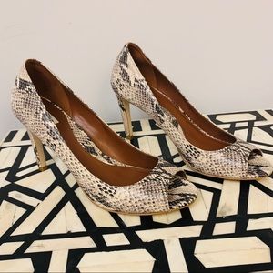 🌟 Gorgeous 🌟 Snake Skin Peep Toe Heels